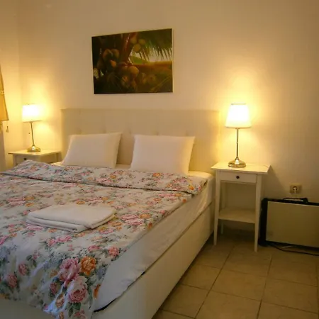 Central Apartment *